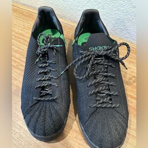 ADIDAS x Pharrell Williams GX0195 Mens 10 Superstar Primeknit Sneaker